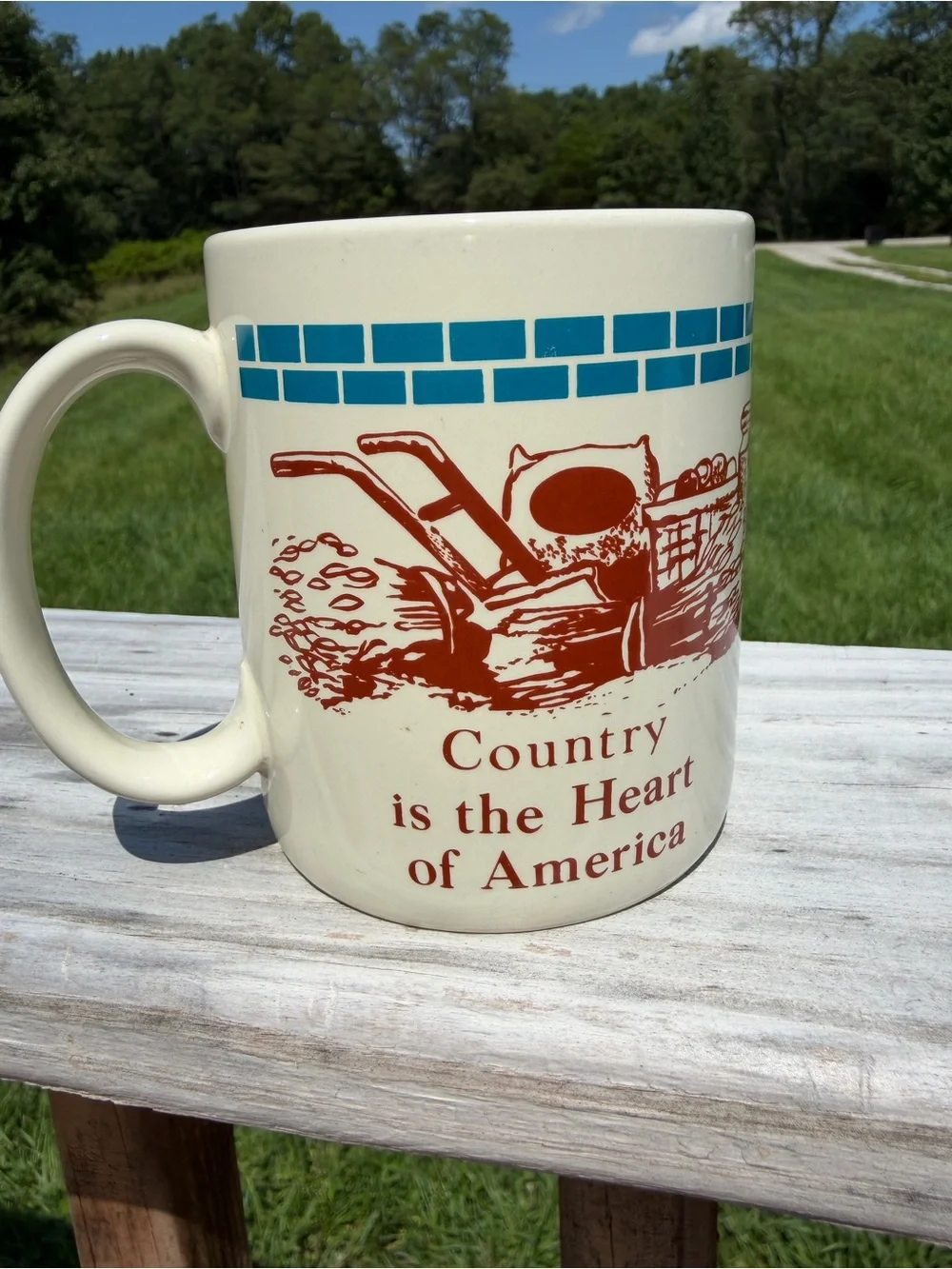 Cracker Barrel Country is the Heart of America coffee mug 12 fluid oz Vintage